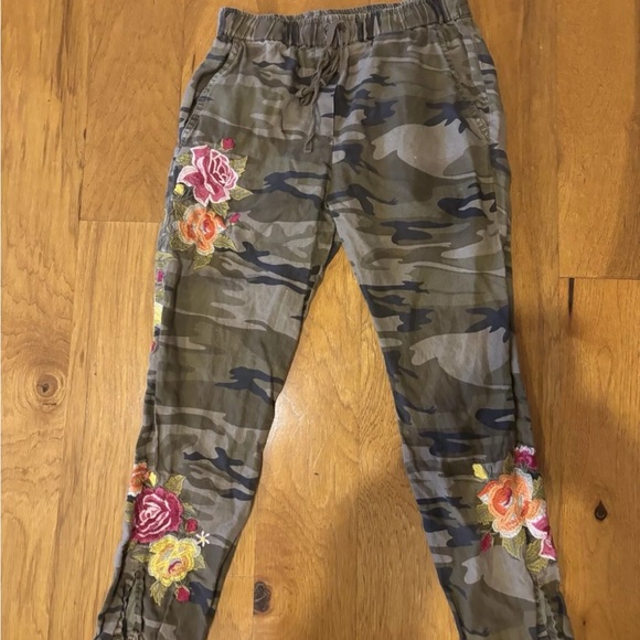 JOHNNY WAS Vella Camo-Print Cropped Linen Pants Size XS - Picture 3 of 10